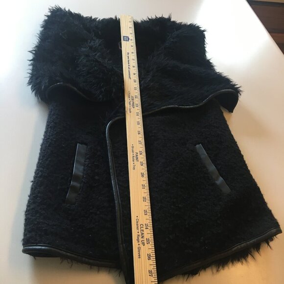 Love Tree Shearling Vest Large Black Faux Fur Vegan Leather Trim Open Front - Picture 5 of 9